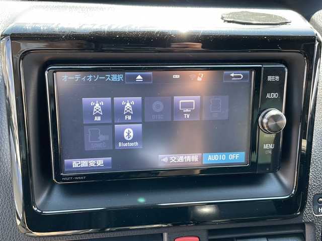 トヨタ エスクァイア Gi 道北・旭川 2018(平30)年 6万km ホワイトパールクリスタルシャイン 4WD/禁煙車/純正ナビ(CD/DVD/BT/TV)/バックカメラ/両側パワースライドドア/ETC/ドライブレコーダー/レザーシート/シートヒーター /アイドリングストップ/衝突軽減ブレーキ/レーンキープ /オートハイビーム/オートライト/LED/ウィンカーミラー/フォグランプ/LEDヘッドライト/クルーズコントロール/純正フロアマット/ドアバイザー/保証書、取説