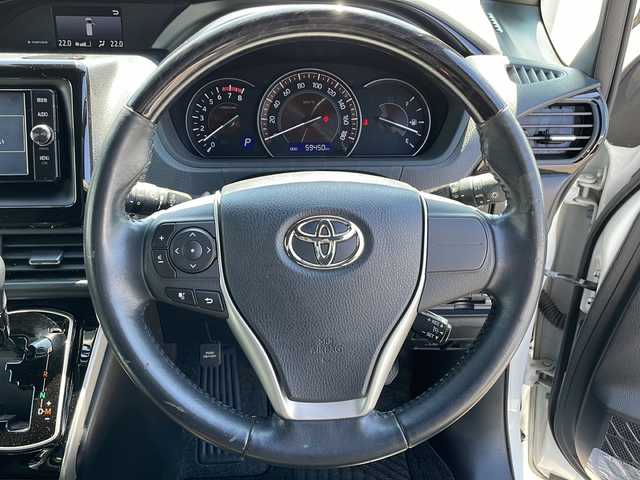 トヨタ エスクァイア Gi 道北・旭川 2018(平30)年 6万km ホワイトパールクリスタルシャイン 4WD/禁煙車/純正ナビ(CD/DVD/BT/TV)/バックカメラ/両側パワースライドドア/ETC/ドライブレコーダー/レザーシート/シートヒーター /アイドリングストップ/衝突軽減ブレーキ/レーンキープ /オートハイビーム/オートライト/LED/ウィンカーミラー/フォグランプ/LEDヘッドライト/クルーズコントロール/純正フロアマット/ドアバイザー/保証書、取説