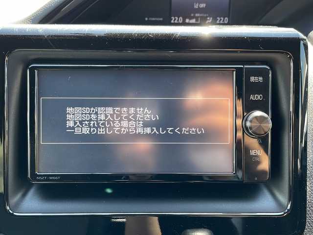 トヨタ エスクァイア Gi 道北・旭川 2018(平30)年 6万km ホワイトパールクリスタルシャイン 4WD/禁煙車/純正ナビ(CD/DVD/BT/TV)/バックカメラ/両側パワースライドドア/ETC/ドライブレコーダー/レザーシート/シートヒーター /アイドリングストップ/衝突軽減ブレーキ/レーンキープ /オートハイビーム/オートライト/LED/ウィンカーミラー/フォグランプ/LEDヘッドライト/クルーズコントロール/純正フロアマット/ドアバイザー/保証書、取説