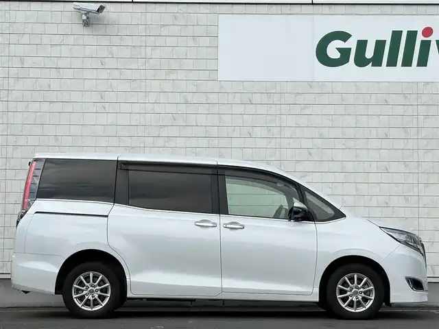 トヨタ エスクァイア Gi 岩手県 2018(平30)年 6万km ホワイトパールクリスタルシャイン 4WD/禁煙車/純正ナビ(CD/DVD/BT/TV)/バックカメラ/両側パワースライドドア/ETC/ドライブレコーダー/レザーシート/シートヒーター /アイドリングストップ/衝突軽減ブレーキ/レーンキープ /オートハイビーム/オートライト/LED/ウィンカーミラー/フォグランプ/LEDヘッドライト/クルーズコントロール/純正フロアマット/ドアバイザー/保証書、取説