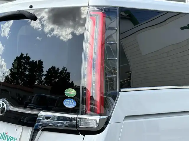 トヨタ エスクァイア Gi 岩手県 2018(平30)年 6万km ホワイトパールクリスタルシャイン 4WD/禁煙車/純正ナビ(CD/DVD/BT/TV)/バックカメラ/両側パワースライドドア/ETC/ドライブレコーダー/レザーシート/シートヒーター /アイドリングストップ/衝突軽減ブレーキ/レーンキープ /オートハイビーム/オートライト/LED/ウィンカーミラー/フォグランプ/LEDヘッドライト/クルーズコントロール/純正フロアマット/ドアバイザー/保証書、取説