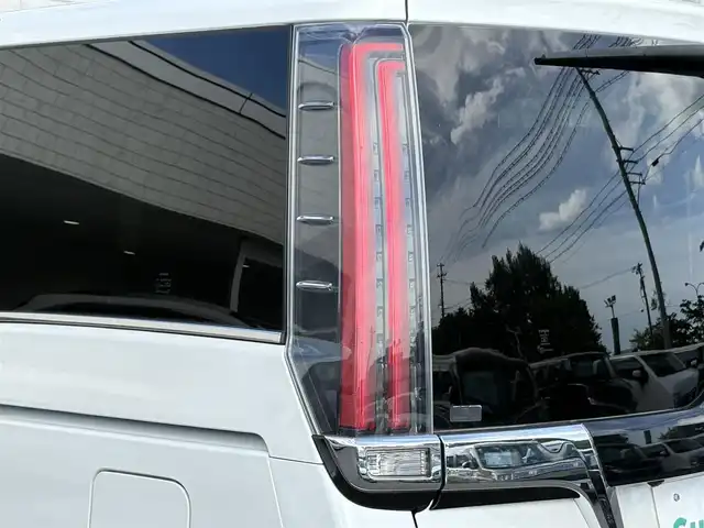 トヨタ エスクァイア Gi 岩手県 2018(平30)年 6万km ホワイトパールクリスタルシャイン 4WD/禁煙車/純正ナビ(CD/DVD/BT/TV)/バックカメラ/両側パワースライドドア/ETC/ドライブレコーダー/レザーシート/シートヒーター /アイドリングストップ/衝突軽減ブレーキ/レーンキープ /オートハイビーム/オートライト/LED/ウィンカーミラー/フォグランプ/LEDヘッドライト/クルーズコントロール/純正フロアマット/ドアバイザー/保証書、取説