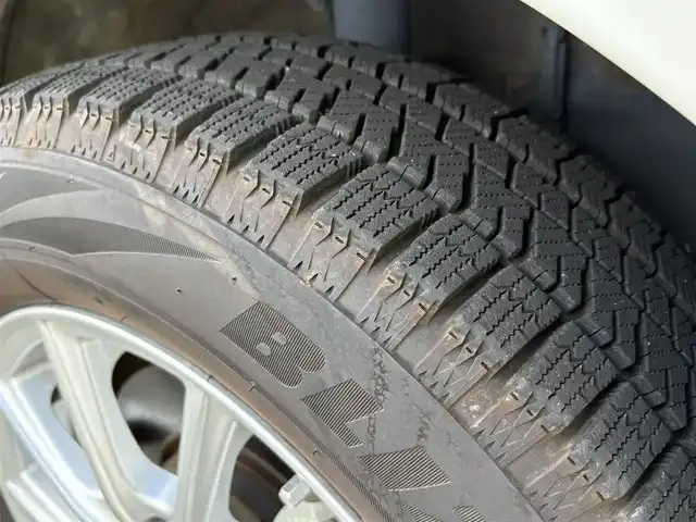トヨタ エスクァイア Gi 岩手県 2018(平30)年 6万km ホワイトパールクリスタルシャイン 4WD/禁煙車/純正ナビ(CD/DVD/BT/TV)/バックカメラ/両側パワースライドドア/ETC/ドライブレコーダー/レザーシート/シートヒーター /アイドリングストップ/衝突軽減ブレーキ/レーンキープ /オートハイビーム/オートライト/LED/ウィンカーミラー/フォグランプ/LEDヘッドライト/クルーズコントロール/純正フロアマット/ドアバイザー/保証書、取説