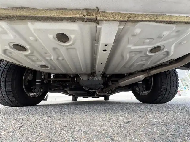 トヨタ エスクァイア Gi 岩手県 2018(平30)年 6万km ホワイトパールクリスタルシャイン 4WD/禁煙車/純正ナビ(CD/DVD/BT/TV)/バックカメラ/両側パワースライドドア/ETC/ドライブレコーダー/レザーシート/シートヒーター /アイドリングストップ/衝突軽減ブレーキ/レーンキープ /オートハイビーム/オートライト/LED/ウィンカーミラー/フォグランプ/LEDヘッドライト/クルーズコントロール/純正フロアマット/ドアバイザー/保証書、取説