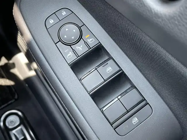日産 ノート X 愛媛県 2021(令3)年 1.8万km スーパーブラック ・純正フルエアロ　/・純正コネクトナビ　/・フルセグＴＶ　/・カープレイ　/・プロパイロット　/・アラウンドビューモニタ　/・シートヒーター　/・ブラインドスポット　/・寒冷地仕様　/・デジタルインナーミラー　/・置くだけ充電　/・ＢＳＷ　/・ＥＴＣ