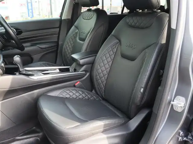 クライスラー・ジープ ジープ コマンダー リミテッド 宮城県 2023(令5)年 3.4万km グレー アダプティブクルーズコントロール/ブラインドスポットモニター/レーンキープアシスト/パーキングアシスト/ワイヤレスチャージャー/フルセグTV/フットオープナー/パワーリアゲート/パワーシート/シートヒーター/ステアリングヒーター/純正ナビ(BT/USB/CarPlay)/360°カメラ/サイドミラーヒーター/純正18AW/ETC2.0/ＬＥＤヘッドライト/オートハイビーム/アイドリングストップ/キーレスエントリーアンドゴー