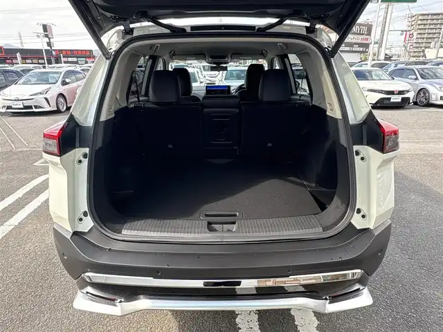 日産 エクストレイル オーテック e-4ORCE アドバンスドPKG 徳島県 2023(令5)年 0.5万km ブリリアントホワイトパール 純正ナビ/(CD・DVD/Bluetoothフルセグ)/全方位カメラ/ETC/衝突被害軽減ブレーキ/プロパイロット/ブラインドスポットモニター/レーンキープアシスト/前後コーナーセンサー/純正20インチアルミホイール/LEDヘッドライト/オートマチックハイビーム/オートライト/レザーシート/パワーシート/シートヒーター/パワーバックドア/純正フロアマット/横滑り防止装置/盗難防止装置