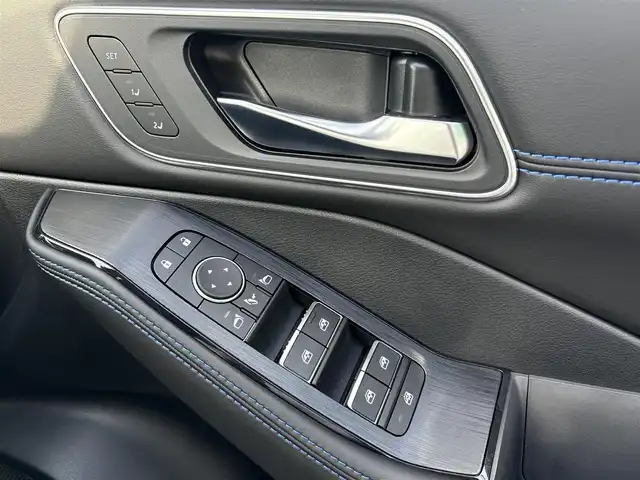 日産 エクストレイル オーテック e-4ORCE アドバンスドPKG 徳島県 2023(令5)年 0.5万km ブリリアントホワイトパール 純正ナビ/(CD・DVD/Bluetoothフルセグ)/全方位カメラ/ETC/衝突被害軽減ブレーキ/プロパイロット/ブラインドスポットモニター/レーンキープアシスト/前後コーナーセンサー/純正20インチアルミホイール/LEDヘッドライト/オートマチックハイビーム/オートライト/レザーシート/パワーシート/シートヒーター/パワーバックドア/純正フロアマット/横滑り防止装置/盗難防止装置
