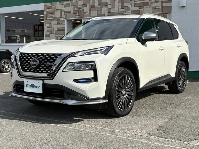 日産 エクストレイル オーテック e-4ORCE アドバンスドPKG 徳島県 2023(令5)年 0.5万km ブリリアントホワイトパール 純正ナビ/(CD・DVD/Bluetoothフルセグ)/全方位カメラ/ETC/衝突被害軽減ブレーキ/プロパイロット/ブラインドスポットモニター/レーンキープアシスト/前後コーナーセンサー/純正20インチアルミホイール/LEDヘッドライト/オートマチックハイビーム/オートライト/レザーシート/パワーシート/シートヒーター/パワーバックドア/純正フロアマット/横滑り防止装置/盗難防止装置
