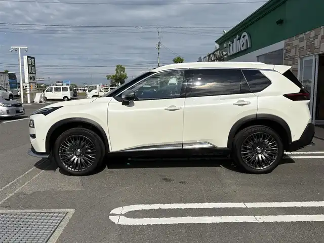 日産 エクストレイル オーテック e-4ORCE アドバンスドPKG 徳島県 2023(令5)年 0.5万km ブリリアントホワイトパール 純正ナビ/(CD・DVD/Bluetoothフルセグ)/全方位カメラ/ETC/衝突被害軽減ブレーキ/プロパイロット/ブラインドスポットモニター/レーンキープアシスト/前後コーナーセンサー/純正20インチアルミホイール/LEDヘッドライト/オートマチックハイビーム/オートライト/レザーシート/パワーシート/シートヒーター/パワーバックドア/純正フロアマット/横滑り防止装置/盗難防止装置