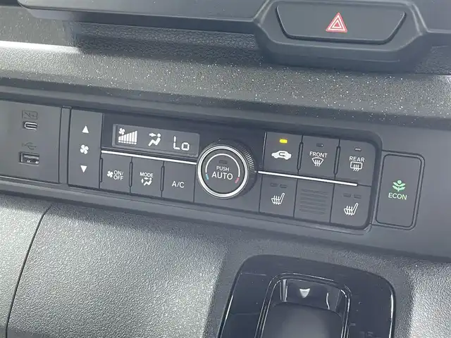 ホンダ Ｎ ＢＯＸ カスタム 滋賀県 2024(令6)年 0.1万km ミッドナイトブルービームM 禁煙車/純正9型ナビ/CD/DVD/Bluetooth/フルセグTV/ドラレコ/ETC/バックカメラ/片側パワースライドドア/プッシュスタート/スペアキー/クルーズコントロール/シートヒーター/ホンダセンシング/LEDヘッドライト/オートライト/純正アルミホイール
