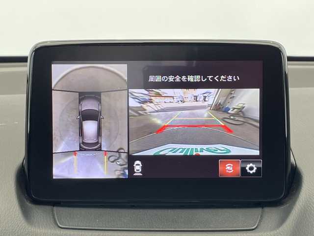 マツダ マツダ２ 栃木県 2020(令2)年 1.5万km ディープクリスタルブルーマイカ 純正メモリナビ/　(CD/DVD/フルセグTV/Bluetooth/AUX)/バックカメラ/全方位カメラ/マツダ i-ACTIVSENSE/・アドバンストスマートシティブレーキサポート/・AT誤発進抑制制御/・レーンキープアシストシステム/・アダプティブLEDヘッドライト/・ブラインドスポットモニタリング/・リアクロストラフィックアラート/・ドライバーアテンションアラート/・マツダレーダークルーズコントロール/・フロントパーキングセンサー/・クルージング＆トラフィックサポート/・交通標識認識システム/ETC/前席シートヒーター/禁煙車/ヘッドアップディスプレイ/オートライト/LEDヘッドライト/スマートキー/プッシュスタート/アイドリングストップ/純正AW/純正フロアマット/トノカバー