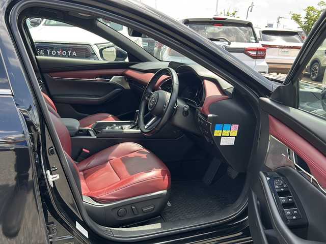 マツダ マツダ３ファストバック 20S バーガンディセレクション 佐賀県 2019(令1)年 5.7万km ジェットブラックマイカ ETC/ドライブレコーダー前後/スマートキー/スペアキー1本/バックカメラ/クリアランスソナー/コーナーセンサー前後/ワンオーナー/BOSE/プッシュスタートボタン/フルセグTV/CD/DVD/Bluetooth/オートライト/オートマチックハイビーム/パドルシフト/アイドリングストップ/パワーシート/ステアリングスイッチ/ステアリングヒーター/シートヒーター/レザーシート/横滑り防止装置/レーンキープアシスト/クルーズコントロール追従あり/エアバックW＋サイド/ブラインドスポットモニター/ヘッドアップディスプレイ/SPORT　MODE/革巻きステアリング