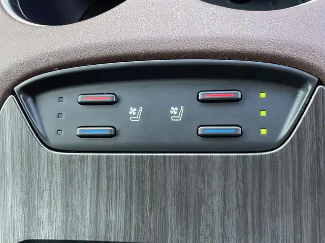 トヨタ ハリアー ハイブリッド Z レザーパッケージ 大阪府 2021(令3)年 3万km ブラック トヨタセーフティセンス/純正１２．３インチナビ/フルセグTV/Bluetooth/USB/パノラマビューモニター/モデリスタエアロ（フロント、サイド、リア）/モデリスタフロントＬＥＤ付き/   AVANT EMOTIONAL STYLE/ＪＢＬサウンド/クリアランスソナー/ブラインドスポットモニター/ヘッドアップディスプレイ　/デジタルインナーミラー/パワーシート(運転席メモリー付き）/電動リアゲート　/前席エアシートヒーター/ステアリングヒーター/アイドリングストップ/前後ドライブレコーダー/純正19インチアルミホイール/純正フロアマット/プッシュスタート/スマートキー/ビルトインETC2.0/　