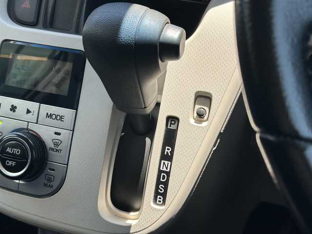 ダイハツ ムーヴ X リミテッド SAⅢ 愛媛県 2019(令1)年 6.5万km ホワイト プッシュスタート/社外ナビ（FM/AM/CD/BT）/バックカメラ/ETC/シートヒーター/純正アルミホイール/横滑り防止装置/オートライト/オートマチックハイビーム/コーナーセンサー/アイドリングストップ