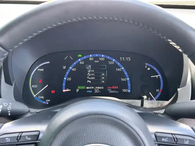 トヨタ ヤリスクロス ハイブリッド Z 宮城県 2022(令4)年 2.9万km プラチナホワイトパールマイカ ブラインドスポットモニター/リアクロストラフィックオートブレーキ/＝＝＝/セーフティセンス/・プリクラッシュセーフティ/・レーントレーシングアシスト/・レーダークルーズコントロール/・オートマチックハイビーム/・ロードサインアシスト/先行車発進告知機能/セカンダリーコリジョンブレーキ/パーキングサポートブレーキ（前後方静止物）/8インチディスプレイオーディオ/・ナビ付/・Bluetooth/・AppleCarPlay/AndroidAuto/バックカメラ/ビルトインETC/ドライブレコーダー/ハーフレザーシート/シートヒーター/ステアリングヒーター/パワーシート/LEDヘッドランプ/オートライト/革巻きステアリング/ステアリングスイッチ/電動パーキングブレーキ/ブレーキホールド/電動格納ミラー/純正18インチAW/純正フロアマット/純正ドアバイザー/W/サイド/カーテンエアバッグ
