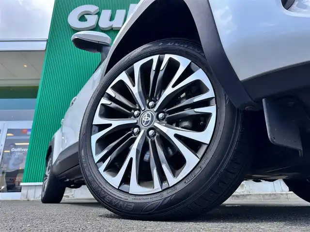 トヨタ ヤリスクロス ハイブリッド Z 宮城県 2022(令4)年 2.9万km プラチナホワイトパールマイカ ブラインドスポットモニター/リアクロストラフィックオートブレーキ/＝＝＝/セーフティセンス/・プリクラッシュセーフティ/・レーントレーシングアシスト/・レーダークルーズコントロール/・オートマチックハイビーム/・ロードサインアシスト/先行車発進告知機能/セカンダリーコリジョンブレーキ/パーキングサポートブレーキ（前後方静止物）/8インチディスプレイオーディオ/・ナビ付/・Bluetooth/・AppleCarPlay/AndroidAuto/バックカメラ/ビルトインETC/ドライブレコーダー/ハーフレザーシート/シートヒーター/ステアリングヒーター/パワーシート/LEDヘッドランプ/オートライト/革巻きステアリング/ステアリングスイッチ/電動パーキングブレーキ/ブレーキホールド/電動格納ミラー/純正18インチAW/純正フロアマット/純正ドアバイザー/W/サイド/カーテンエアバッグ