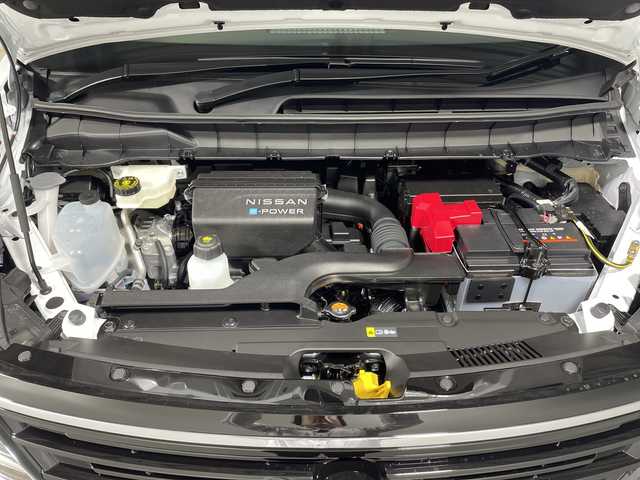 日産 セレナ e－パワー ハイウェイスター V 神奈川県 2025(令7)年 0.1千km ホワイト 登録済未使用車/純正12.3インチコネクトナビゲーション/BT&USB&HDMI&フルセグTV/全方位カメラ/プロパイロット/インテリジェントエマージェンシーブレーキ/前方衝突予測警報/衝突回避ステアリングアシスト/車線逸脱防止支援システム/車線逸脱警報/後側方衝突防止支援システム/後側方車両検知警報/後退時車両検知警報/ふらつき警報/踏み間違い衝突防止アシスト/標識検知機能/インテリジェントクルーズコントロール/純正フリップダウンモニター/デジタルインナーミラー/純正ドライブレコーダー前後/純正ビルトインETC2.0/両側パワースライドドア/ハンズフリーパワースライドドア/ワイヤレス充電器/LEDヘッドライト/オートマチックハイビーム/LEDフォグライト