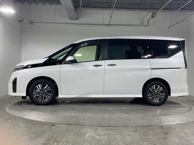 日産 セレナ e－パワー ハイウェイスター V 神奈川県 2025(令7)年 0.1千km ホワイト 登録済未使用車/純正12.3インチコネクトナビゲーション/BT&USB&HDMI&フルセグTV/全方位カメラ/プロパイロット/インテリジェントエマージェンシーブレーキ/前方衝突予測警報/衝突回避ステアリングアシスト/車線逸脱防止支援システム/車線逸脱警報/後側方衝突防止支援システム/後側方車両検知警報/後退時車両検知警報/ふらつき警報/踏み間違い衝突防止アシスト/標識検知機能/インテリジェントクルーズコントロール/純正フリップダウンモニター/デジタルインナーミラー/純正ドライブレコーダー前後/純正ビルトインETC2.0/両側パワースライドドア/ハンズフリーパワースライドドア/ワイヤレス充電器/LEDヘッドライト/オートマチックハイビーム/LEDフォグライト