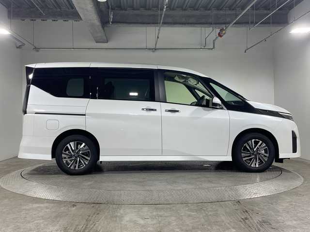 日産 セレナ e－パワー ハイウェイスター V 神奈川県 2025(令7)年 0.1千km ホワイト 登録済未使用車/純正12.3インチコネクトナビゲーション/BT&USB&HDMI&フルセグTV/全方位カメラ/プロパイロット/インテリジェントエマージェンシーブレーキ/前方衝突予測警報/衝突回避ステアリングアシスト/車線逸脱防止支援システム/車線逸脱警報/後側方衝突防止支援システム/後側方車両検知警報/後退時車両検知警報/ふらつき警報/踏み間違い衝突防止アシスト/標識検知機能/インテリジェントクルーズコントロール/純正フリップダウンモニター/デジタルインナーミラー/純正ドライブレコーダー前後/純正ビルトインETC2.0/両側パワースライドドア/ハンズフリーパワースライドドア/ワイヤレス充電器/LEDヘッドライト/オートマチックハイビーム/LEDフォグライト