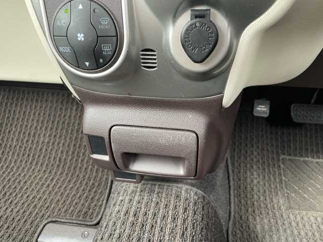 トヨタ スペイド G 石川県 2019(令1)年 10.1万km ホワイトパールクリスタルシャイン ワンオーナー/4WD/純正SDナビ【NSZT-W68T】/・フルセグ/DVD/CD/BT/SD/バックカメラ/クリアランスソナー/Toyota Safety Sense/・プリクラッシュセーフティ/・レーンデパーチャーアラート/・オートマチックハイビーム/・先行車発進告知機能/片側パワースライドドア/ビルトインETC/前後ドライブレコーダー/前席シートヒーター/D席シートリフター/社外15インチAW/プッシュEgスタート/ストップ/スマートキー×2/オートライト/純正HIDヘッドライト/ターンランプ付電動格納ドアミラー/ドアバイザー/純正フロアマット/取扱説明書/新車時保証書