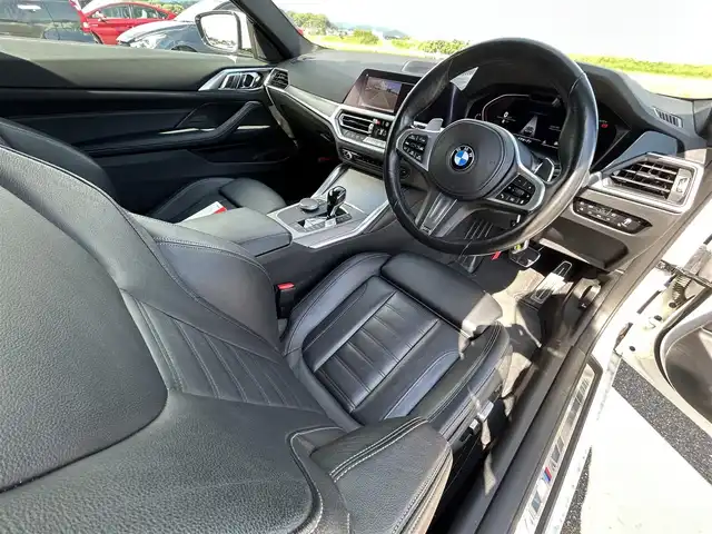 ＢＭＷ ４２０ｉ クーペ Mスポーツ 佐賀県 2022(令4)年 4.8万km アルピンホワイトⅢ /OPサンルーフ//OP19インチツインスポークブラック塗装アルミホイール//コンフォートパッケージ/・パワートランクリッド/・ストレージコンパートメントパッケージ/・パーキングアシストプラス//12.3インチマルチディスプレーメーターパネル//10.25インチワイドディスプレーHDDナビ//HiFiスピーカーシステム//フルセグTV/Bluetooth/USB//バックカメラ//純正前後ドライブレコーダー//後退アシスト//ブラックレザーシート//メモリー機能付きパワーシート//シートヒーター//パドルシフト//インテリジェントセーフティ//車線逸脱警告//ステアリングサポート//レーダークルーズコントロール//スマートキー//スペアキー//保証書//取扱説明書