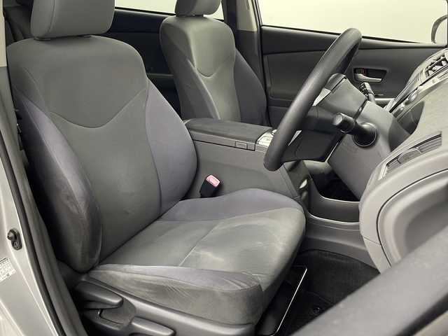 トヨタ プリウス α S 埼玉県 2013(平25)年 2.4万km シルバーM 純正ＨＤＤナビ　/　AM／FM/CD／DVD／Bluetooth　/バックカメラ　/ビルトインＥＴＣ　/ドライブレコーダー　/純正１６インチアルミホイール　/純正フロアマット　/フォグランプ　/オートライト　/ウィンカーミラー/プッシュスタート/スマートキー/ドアバイザー