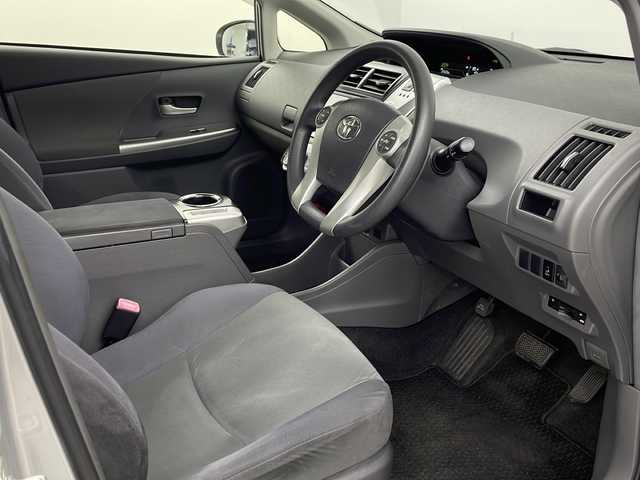 トヨタ プリウス α S 埼玉県 2013(平25)年 2.4万km シルバーM 純正ＨＤＤナビ　/　AM／FM/CD／DVD／Bluetooth　/バックカメラ　/ビルトインＥＴＣ　/ドライブレコーダー　/純正１６インチアルミホイール　/純正フロアマット　/フォグランプ　/オートライト　/ウィンカーミラー/プッシュスタート/スマートキー/ドアバイザー