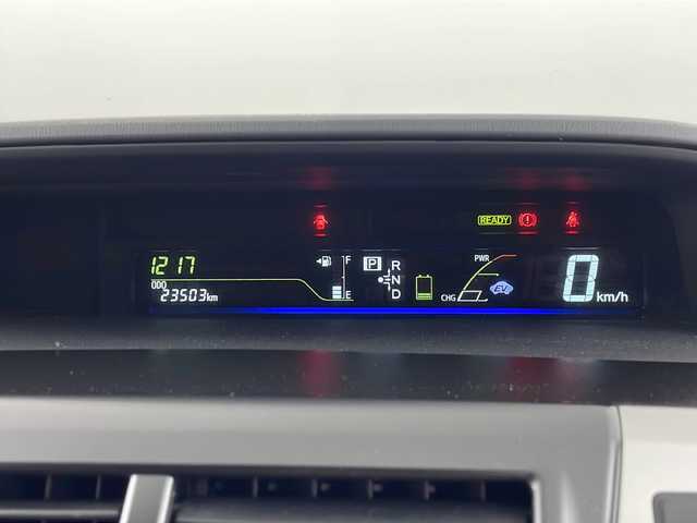 トヨタ プリウス α S 埼玉県 2013(平25)年 2.4万km シルバーM 純正ＨＤＤナビ　/　AM／FM/CD／DVD／Bluetooth　/バックカメラ　/ビルトインＥＴＣ　/ドライブレコーダー　/純正１６インチアルミホイール　/純正フロアマット　/フォグランプ　/オートライト　/ウィンカーミラー/プッシュスタート/スマートキー/ドアバイザー