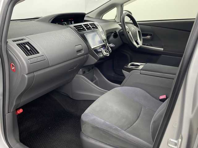 トヨタ プリウス α S 埼玉県 2013(平25)年 2.4万km シルバーM 純正ＨＤＤナビ　/　AM／FM/CD／DVD／Bluetooth　/バックカメラ　/ビルトインＥＴＣ　/ドライブレコーダー　/純正１６インチアルミホイール　/純正フロアマット　/フォグランプ　/オートライト　/ウィンカーミラー/プッシュスタート/スマートキー/ドアバイザー