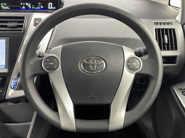 トヨタ プリウス α S 埼玉県 2013(平25)年 2.4万km シルバーM 純正ＨＤＤナビ　/　AM／FM/CD／DVD／Bluetooth　/バックカメラ　/ビルトインＥＴＣ　/ドライブレコーダー　/純正１６インチアルミホイール　/純正フロアマット　/フォグランプ　/オートライト　/ウィンカーミラー/プッシュスタート/スマートキー/ドアバイザー