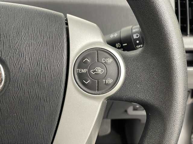 トヨタ プリウス α S 埼玉県 2013(平25)年 2.4万km シルバーM 純正ＨＤＤナビ　/　AM／FM/CD／DVD／Bluetooth　/バックカメラ　/ビルトインＥＴＣ　/ドライブレコーダー　/純正１６インチアルミホイール　/純正フロアマット　/フォグランプ　/オートライト　/ウィンカーミラー/プッシュスタート/スマートキー/ドアバイザー