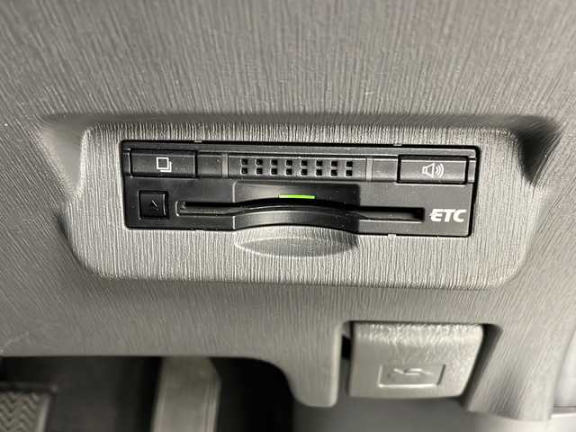 トヨタ プリウス α S 埼玉県 2013(平25)年 2.4万km シルバーM 純正ＨＤＤナビ　/　AM／FM/CD／DVD／Bluetooth　/バックカメラ　/ビルトインＥＴＣ　/ドライブレコーダー　/純正１６インチアルミホイール　/純正フロアマット　/フォグランプ　/オートライト　/ウィンカーミラー/プッシュスタート/スマートキー/ドアバイザー