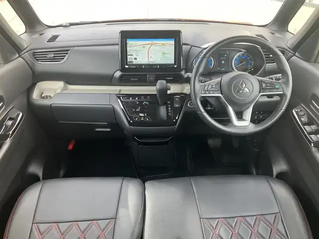 三菱 デリカミニ T プレミアム 道南・函館 2023(令5)年 0.1万km アメジストブラック/レッドM /2インチリフトアップ//社外ＳＤナビ//フルセグＴＶ//ドライブレコーダー//全周位カメラ//両側パワースライドドア//ルーフラック//デジタルインナーミラー//クルーズコントロール//レーンキープアシスト//コーナーセンサー//車線逸脱警報//オートライト//オートハイビーム//シートヒーター//合皮シートカバー//ETC//スマートキー