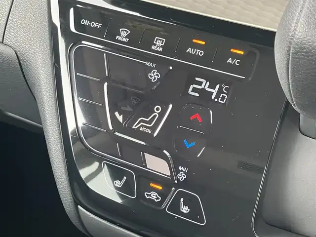 三菱 デリカミニ T プレミアム 道南・函館 2023(令5)年 0.1万km アメジストブラック/レッドM /2インチリフトアップ//社外ＳＤナビ//フルセグＴＶ//ドライブレコーダー//全周位カメラ//両側パワースライドドア//ルーフラック//デジタルインナーミラー//クルーズコントロール//レーンキープアシスト//コーナーセンサー//車線逸脱警報//オートライト//オートハイビーム//シートヒーター//合皮シートカバー//ETC//スマートキー