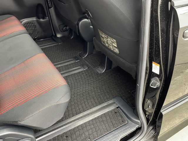 トヨタ ヴォクシー ZS 兵庫県 2017(平29)年 5万km イナズマスパーキングブラックガラスフレーク ・トヨタセーフティーセンス/・プリクラッシュセーフティ/・レーンディバチャーアラート/・オートマチックハイビーム/・先行車発進お知らせ/・純正9インチナビ＆TV＆BT＆DVD＆CD＆SD/・バックカメラ/・両側パワースライドドア/・ビルトインETC2.0/・ステアリングリモコン/・純正前ドライブレコーダー/・後席サンシェード/・シートバックテーブル/・アイドリングストップ/・横滑り防止装置/・スマートキー/・プッシュスタート/・純正フロアマット/・電動格納ミラー/・純正16インチアルミホイール/・LEDヘッドライト/・LEDフォグ/・オートライト