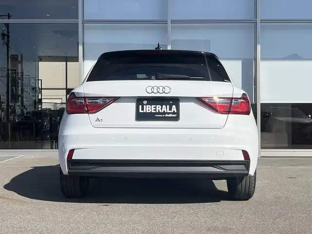 アウディ Ａ１ SB 25TFSI 岐阜県 2020(令2)年 2.1万km 白 ナビゲーションパッケージ/　MMIナビゲーションシステム/　バーチャルコックピット/Bluetooth/AppleCarPlay/Android Auto/コンビニエンスパッケージ/　アドバンストキー/　リヤビューカメラ/　アウディパーキングシステム/　デラックスオートマチックエアコンディショナー/　シートヒーター/　ステアリングホイール 3スポークレザー/　マルチファンクション/　レザーハンドブレーキ/アシスタンスパッケージ/　アクティブレーンアシスト/　アダブティブクルーズコントロール/　アウディプレセンスベーシック/　ハイビームアシスト/　ルームミラー 自動防眩/　アウディサイドアシスト/保証書、取扱説明書