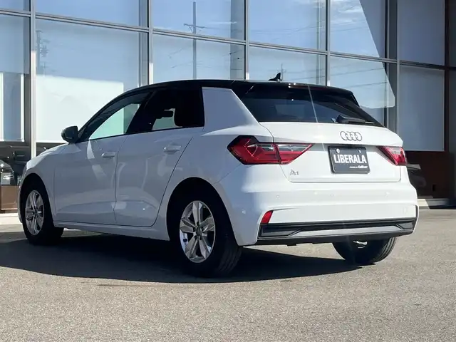 アウディ Ａ１ SB 25TFSI 岐阜県 2020(令2)年 2.1万km 白 ナビゲーションパッケージ/　MMIナビゲーションシステム/　バーチャルコックピット/Bluetooth/AppleCarPlay/Android Auto/コンビニエンスパッケージ/　アドバンストキー/　リヤビューカメラ/　アウディパーキングシステム/　デラックスオートマチックエアコンディショナー/　シートヒーター/　ステアリングホイール 3スポークレザー/　マルチファンクション/　レザーハンドブレーキ/アシスタンスパッケージ/　アクティブレーンアシスト/　アダブティブクルーズコントロール/　アウディプレセンスベーシック/　ハイビームアシスト/　ルームミラー 自動防眩/　アウディサイドアシスト/保証書、取扱説明書