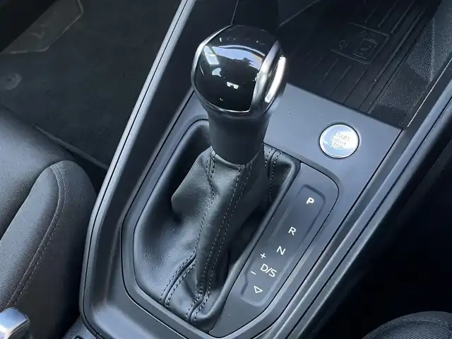 アウディ Ａ１ SB 25TFSI 岐阜県 2020(令2)年 2.1万km 白 ナビゲーションパッケージ/　MMIナビゲーションシステム/　バーチャルコックピット/Bluetooth/AppleCarPlay/Android Auto/コンビニエンスパッケージ/　アドバンストキー/　リヤビューカメラ/　アウディパーキングシステム/　デラックスオートマチックエアコンディショナー/　シートヒーター/　ステアリングホイール 3スポークレザー/　マルチファンクション/　レザーハンドブレーキ/アシスタンスパッケージ/　アクティブレーンアシスト/　アダブティブクルーズコントロール/　アウディプレセンスベーシック/　ハイビームアシスト/　ルームミラー 自動防眩/　アウディサイドアシスト/保証書、取扱説明書