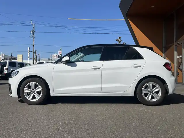 アウディ Ａ１ SB 25TFSI 岐阜県 2020(令2)年 2.1万km 白 ナビゲーションパッケージ/　MMIナビゲーションシステム/　バーチャルコックピット/Bluetooth/AppleCarPlay/Android Auto/コンビニエンスパッケージ/　アドバンストキー/　リヤビューカメラ/　アウディパーキングシステム/　デラックスオートマチックエアコンディショナー/　シートヒーター/　ステアリングホイール 3スポークレザー/　マルチファンクション/　レザーハンドブレーキ/アシスタンスパッケージ/　アクティブレーンアシスト/　アダブティブクルーズコントロール/　アウディプレセンスベーシック/　ハイビームアシスト/　ルームミラー 自動防眩/　アウディサイドアシスト/保証書、取扱説明書