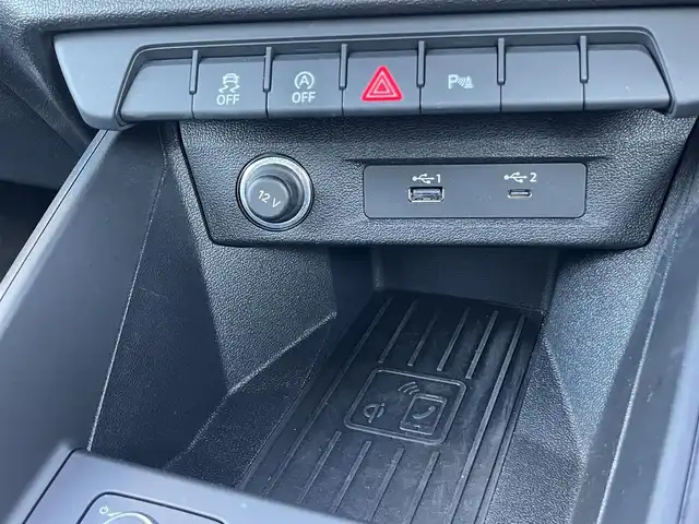 アウディ Ａ１ SB 25TFSI 岐阜県 2020(令2)年 2.1万km 白 ナビゲーションパッケージ/　MMIナビゲーションシステム/　バーチャルコックピット/Bluetooth/AppleCarPlay/Android Auto/コンビニエンスパッケージ/　アドバンストキー/　リヤビューカメラ/　アウディパーキングシステム/　デラックスオートマチックエアコンディショナー/　シートヒーター/　ステアリングホイール 3スポークレザー/　マルチファンクション/　レザーハンドブレーキ/アシスタンスパッケージ/　アクティブレーンアシスト/　アダブティブクルーズコントロール/　アウディプレセンスベーシック/　ハイビームアシスト/　ルームミラー 自動防眩/　アウディサイドアシスト/保証書、取扱説明書