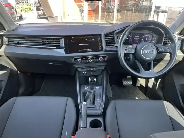 アウディ Ａ１ SB 25TFSI 岐阜県 2020(令2)年 2.1万km 白 ナビゲーションパッケージ/　MMIナビゲーションシステム/　バーチャルコックピット/Bluetooth/AppleCarPlay/Android Auto/コンビニエンスパッケージ/　アドバンストキー/　リヤビューカメラ/　アウディパーキングシステム/　デラックスオートマチックエアコンディショナー/　シートヒーター/　ステアリングホイール 3スポークレザー/　マルチファンクション/　レザーハンドブレーキ/アシスタンスパッケージ/　アクティブレーンアシスト/　アダブティブクルーズコントロール/　アウディプレセンスベーシック/　ハイビームアシスト/　ルームミラー 自動防眩/　アウディサイドアシスト/保証書、取扱説明書