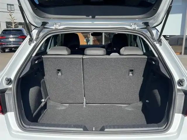 アウディ Ａ１ SB 25TFSI 岐阜県 2020(令2)年 2.1万km 白 ナビゲーションパッケージ/　MMIナビゲーションシステム/　バーチャルコックピット/Bluetooth/AppleCarPlay/Android Auto/コンビニエンスパッケージ/　アドバンストキー/　リヤビューカメラ/　アウディパーキングシステム/　デラックスオートマチックエアコンディショナー/　シートヒーター/　ステアリングホイール 3スポークレザー/　マルチファンクション/　レザーハンドブレーキ/アシスタンスパッケージ/　アクティブレーンアシスト/　アダブティブクルーズコントロール/　アウディプレセンスベーシック/　ハイビームアシスト/　ルームミラー 自動防眩/　アウディサイドアシスト/保証書、取扱説明書