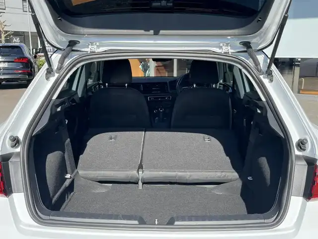 アウディ Ａ１ SB 25TFSI 岐阜県 2020(令2)年 2.1万km 白 ナビゲーションパッケージ/　MMIナビゲーションシステム/　バーチャルコックピット/Bluetooth/AppleCarPlay/Android Auto/コンビニエンスパッケージ/　アドバンストキー/　リヤビューカメラ/　アウディパーキングシステム/　デラックスオートマチックエアコンディショナー/　シートヒーター/　ステアリングホイール 3スポークレザー/　マルチファンクション/　レザーハンドブレーキ/アシスタンスパッケージ/　アクティブレーンアシスト/　アダブティブクルーズコントロール/　アウディプレセンスベーシック/　ハイビームアシスト/　ルームミラー 自動防眩/　アウディサイドアシスト/保証書、取扱説明書