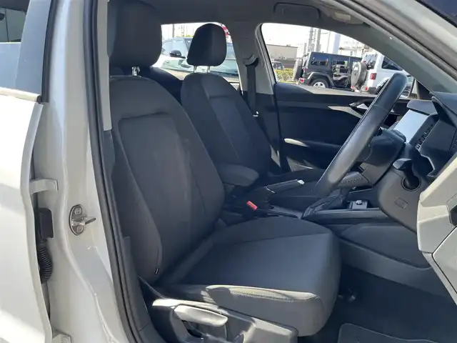 アウディ Ａ１ SB 25TFSI 岐阜県 2020(令2)年 2.1万km 白 ナビゲーションパッケージ/　MMIナビゲーションシステム/　バーチャルコックピット/Bluetooth/AppleCarPlay/Android Auto/コンビニエンスパッケージ/　アドバンストキー/　リヤビューカメラ/　アウディパーキングシステム/　デラックスオートマチックエアコンディショナー/　シートヒーター/　ステアリングホイール 3スポークレザー/　マルチファンクション/　レザーハンドブレーキ/アシスタンスパッケージ/　アクティブレーンアシスト/　アダブティブクルーズコントロール/　アウディプレセンスベーシック/　ハイビームアシスト/　ルームミラー 自動防眩/　アウディサイドアシスト/保証書、取扱説明書