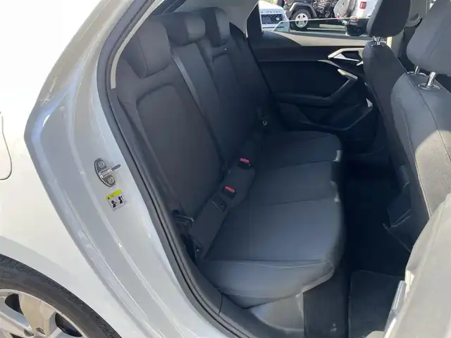 アウディ Ａ１ SB 25TFSI 岐阜県 2020(令2)年 2.1万km 白 ナビゲーションパッケージ/　MMIナビゲーションシステム/　バーチャルコックピット/Bluetooth/AppleCarPlay/Android Auto/コンビニエンスパッケージ/　アドバンストキー/　リヤビューカメラ/　アウディパーキングシステム/　デラックスオートマチックエアコンディショナー/　シートヒーター/　ステアリングホイール 3スポークレザー/　マルチファンクション/　レザーハンドブレーキ/アシスタンスパッケージ/　アクティブレーンアシスト/　アダブティブクルーズコントロール/　アウディプレセンスベーシック/　ハイビームアシスト/　ルームミラー 自動防眩/　アウディサイドアシスト/保証書、取扱説明書