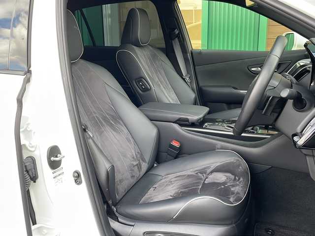 トヨタ クラウン ハイブリッド RS アドバンス 岐阜県 2019(令1)年 3万km ホワイトパールクリスタルシャイン 禁煙車/純正ナビ/AM/FM/CD/DVD/Miracast/フルセグTV/クルーズコントロール/レーンキープアシスト/パーキングセンサー/前後コーナーセンサー/衝突軽減ブレーキ/バックカメラ/ブラインドスポット/サンルーフ/シートヒーター/パワーシート/シートメモリー/ハーフレザーシート/純正アルミホイール/純正フロアマット/パドルシフト/ビルトインETC2.0/盗難防止/ドアバイザー/LEDヘッドライト/オートライト/オートハイビーム/オートエアコン/プッシュスタート/スマートキー