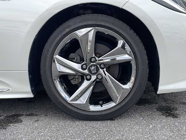 トヨタ クラウン ハイブリッド RS アドバンス 岐阜県 2019(令1)年 3万km ホワイトパールクリスタルシャイン 禁煙車/純正ナビ/AM/FM/CD/DVD/Miracast/フルセグTV/クルーズコントロール/レーンキープアシスト/パーキングセンサー/前後コーナーセンサー/衝突軽減ブレーキ/バックカメラ/ブラインドスポット/サンルーフ/シートヒーター/パワーシート/シートメモリー/ハーフレザーシート/純正アルミホイール/純正フロアマット/パドルシフト/ビルトインETC2.0/盗難防止/ドアバイザー/LEDヘッドライト/オートライト/オートハイビーム/オートエアコン/プッシュスタート/スマートキー