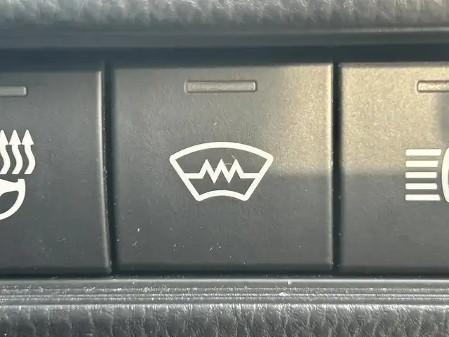 トヨタ プリウス Z 岡山県 2023(令5)年 7.5万km 黒 登録時走行距離74717km/調光パノラマルーフ/純正12.3ディスプレイオーディオ/（AM/FM/TV/BT/MiraCast/HDMI）/パノラミックビューモニター/D/N席シートヒーター/D/N席ベンチレーション/D席パワーシート/メモリーシート/トヨタセーフティセンス/・アダプティブクルーズコントロール/・レーンディパーチャアラート/・オートマチックハイビーム/・クリアランスソナー/・ブラインドスポットモニター/AC100V/ワイヤレス充電/D席メモリーシート/ステアリングヒーター/電子パーキングシステム/ビルトインETC2.0/デジタルインナーミラー/サブウーファー/純正19インチアルミホイール