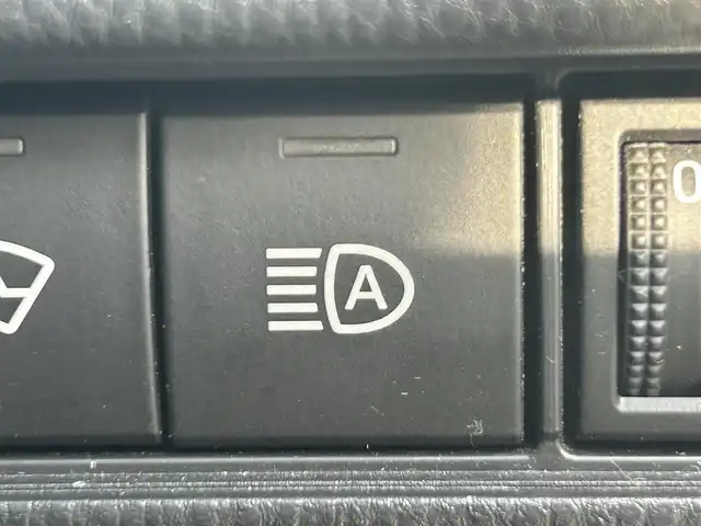 トヨタ プリウス Z 岡山県 2023(令5)年 7.5万km 黒 登録時走行距離74717km/調光パノラマルーフ/純正12.3ディスプレイオーディオ/（AM/FM/TV/BT/MiraCast/HDMI）/パノラミックビューモニター/D/N席シートヒーター/D/N席ベンチレーション/D席パワーシート/メモリーシート/トヨタセーフティセンス/・アダプティブクルーズコントロール/・レーンディパーチャアラート/・オートマチックハイビーム/・クリアランスソナー/・ブラインドスポットモニター/AC100V/ワイヤレス充電/D席メモリーシート/ステアリングヒーター/電子パーキングシステム/ビルトインETC2.0/デジタルインナーミラー/サブウーファー/純正19インチアルミホイール